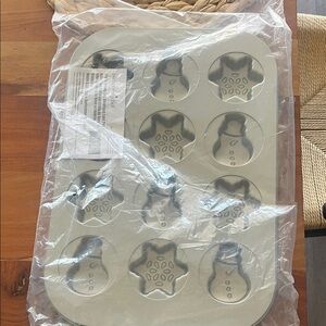 Silver Snowman and Star Muffin Pan
